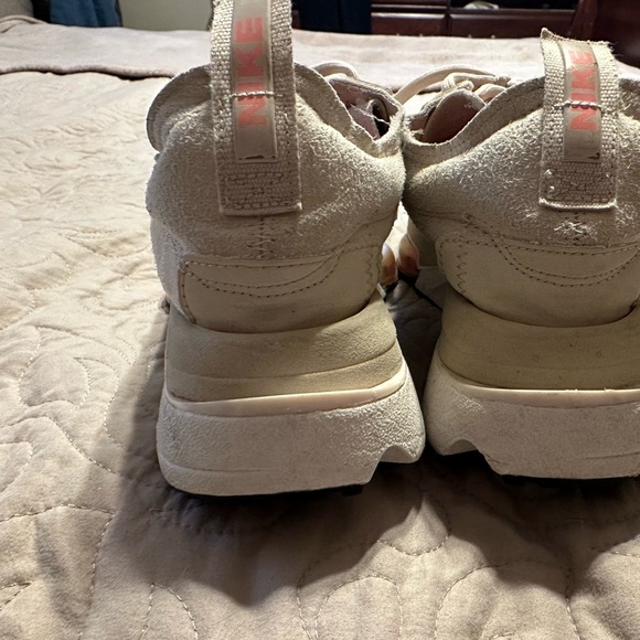 Nike. Size 8.5. Excellent condition - Picture 6 of 7